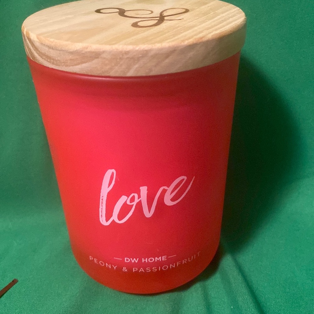 D.W Home Candle - Peony & Passion Fruit
